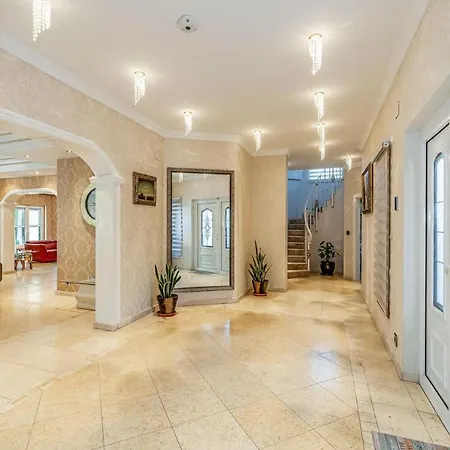 Villa Svim, Walking Distance To The Beach! *