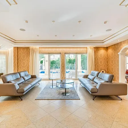 Svim, Walking Distance To The Beach! *