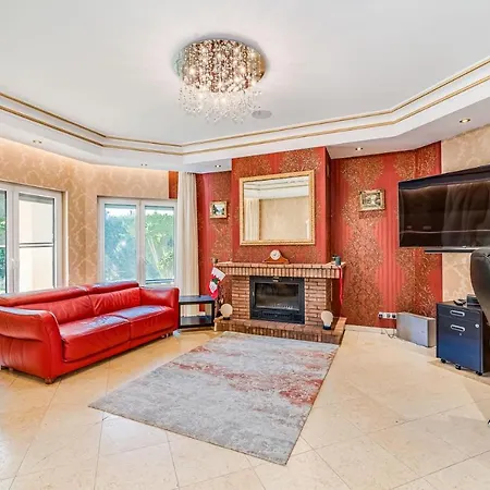 Svim, Walking Distance To The Beach! Villa *