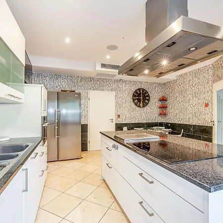 Svim, Walking Distance To The Beach! Marbella