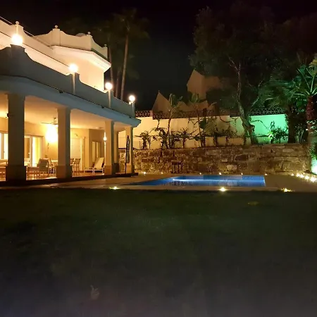 Svim, Walking Distance To The Beach! Villa