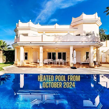 Svim, Walking Distance To The Beach! Villa Marbella