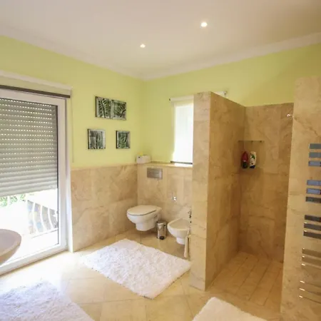 Villa Svim, Walking Distance To The Beach! Marbella