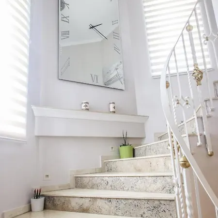 Villa Svim, Walking Distance To The Beach! Marbella