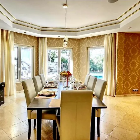 Svim, Walking Distance To The Beach! Villa *